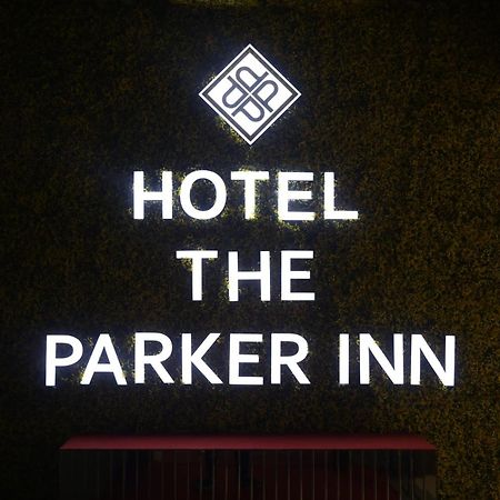 Hotel The Parker Inn By Kbnt Group Surat Dış mekan fotoğraf