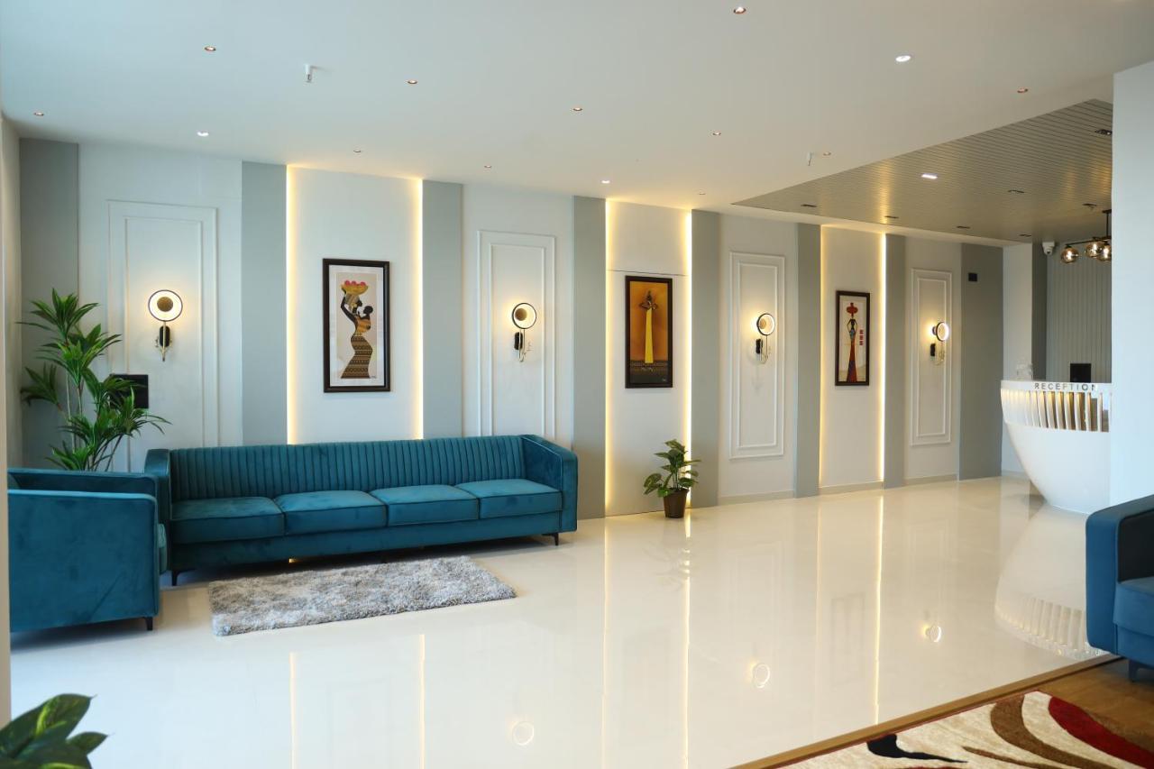 Hotel The Parker Inn By Kbnt Group Surat Dış mekan fotoğraf