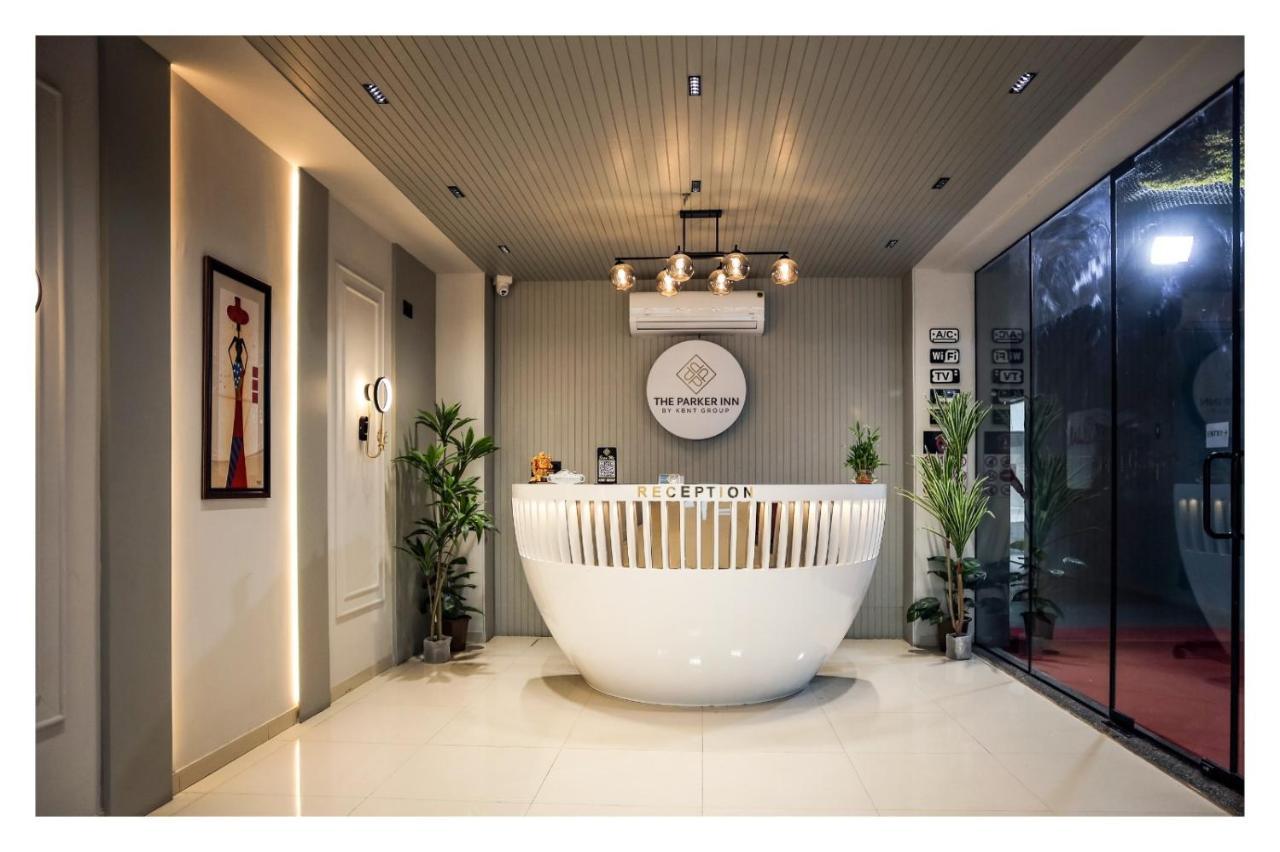 Hotel The Parker Inn By Kbnt Group Surat Dış mekan fotoğraf