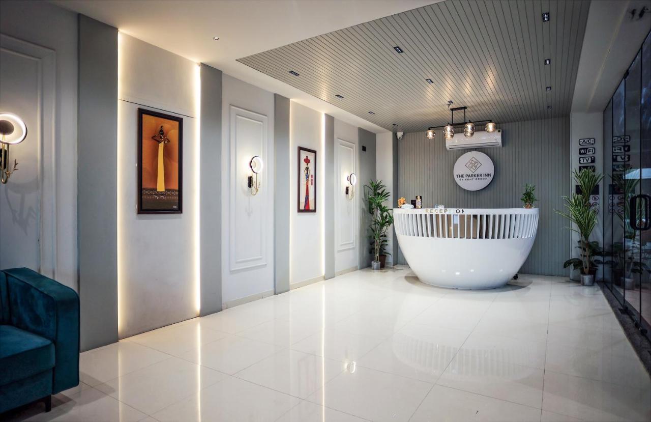 Hotel The Parker Inn By Kbnt Group Surat Dış mekan fotoğraf