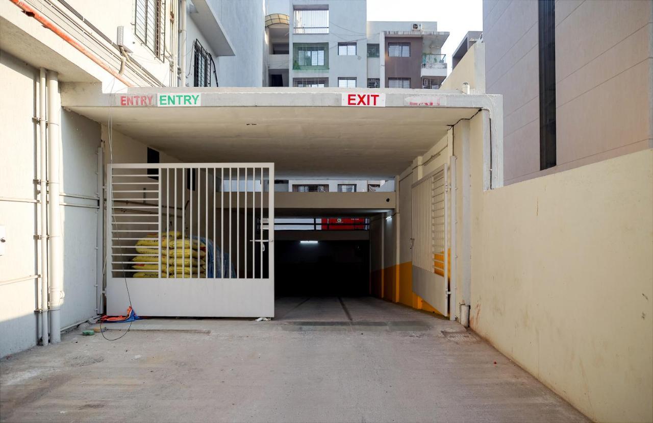 Hotel The Parker Inn By Kbnt Group Surat Dış mekan fotoğraf