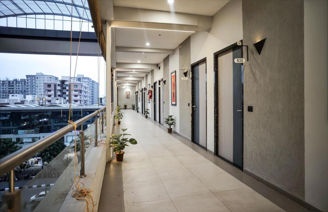 Hotel The Parker Inn By Kbnt Group Surat Dış mekan fotoğraf