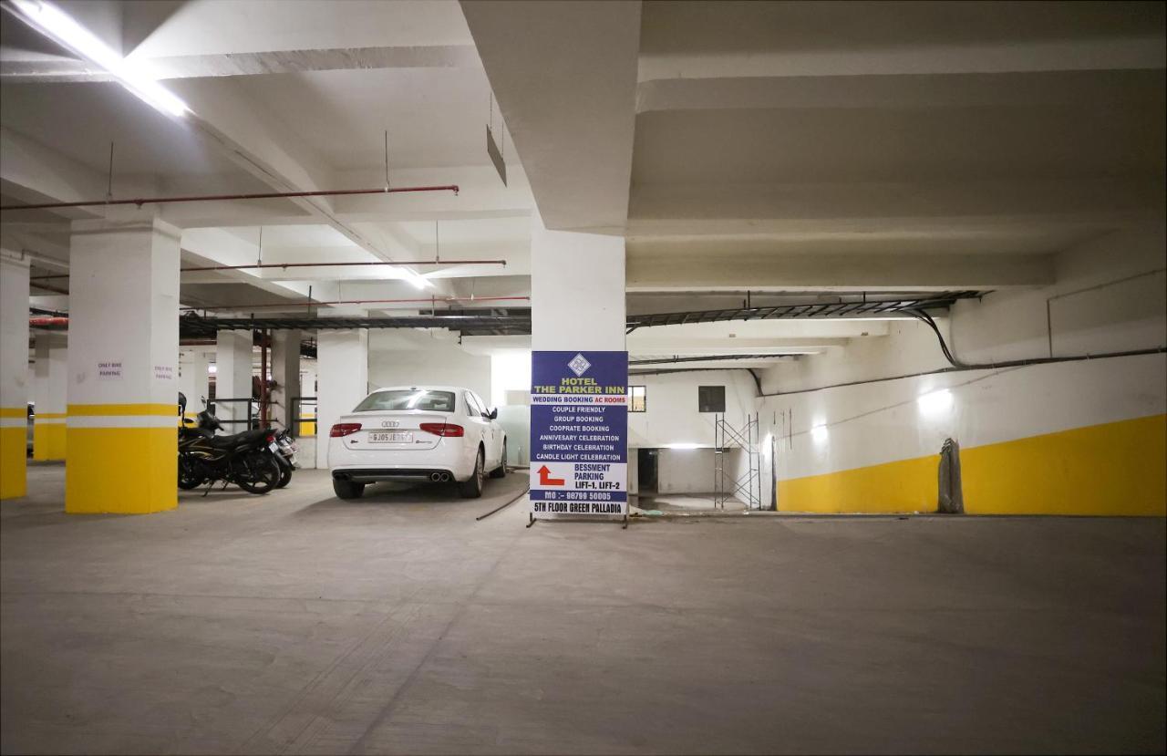 Hotel The Parker Inn By Kbnt Group Surat Dış mekan fotoğraf