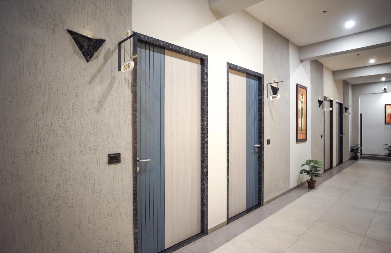 Hotel The Parker Inn By Kbnt Group Surat Dış mekan fotoğraf